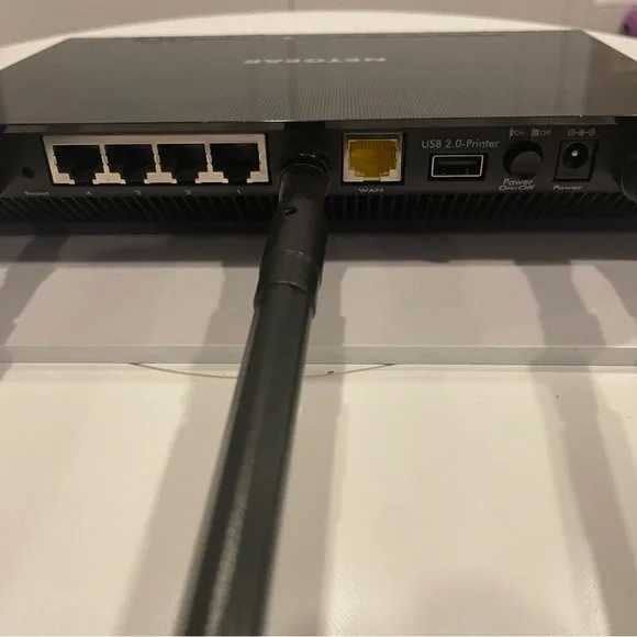 Netgear Router AC1750 - Picture 2 of 3